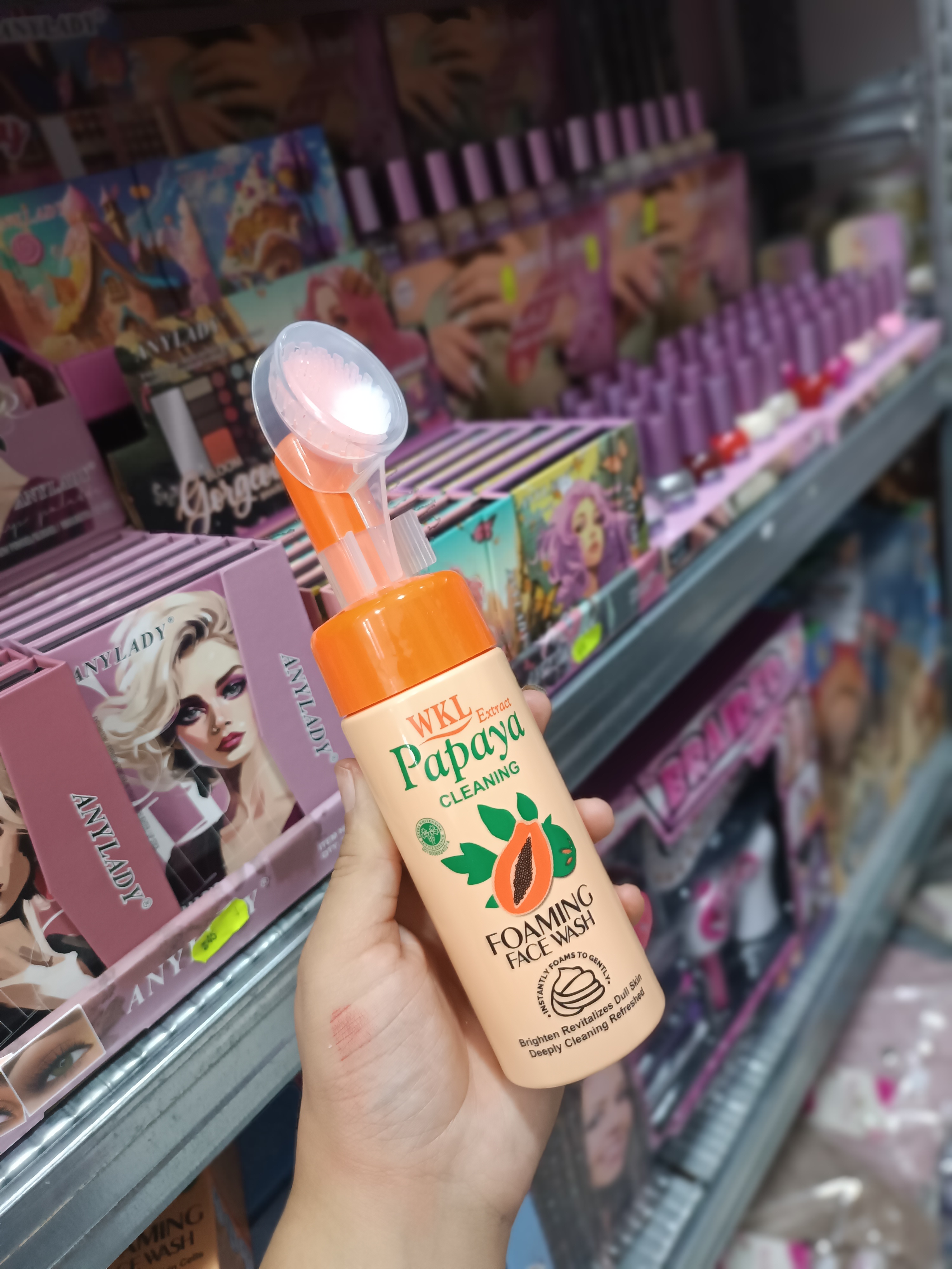 Mousse de papaye pour nettoyer la peau en profondeur et raviver son éclat naturel.