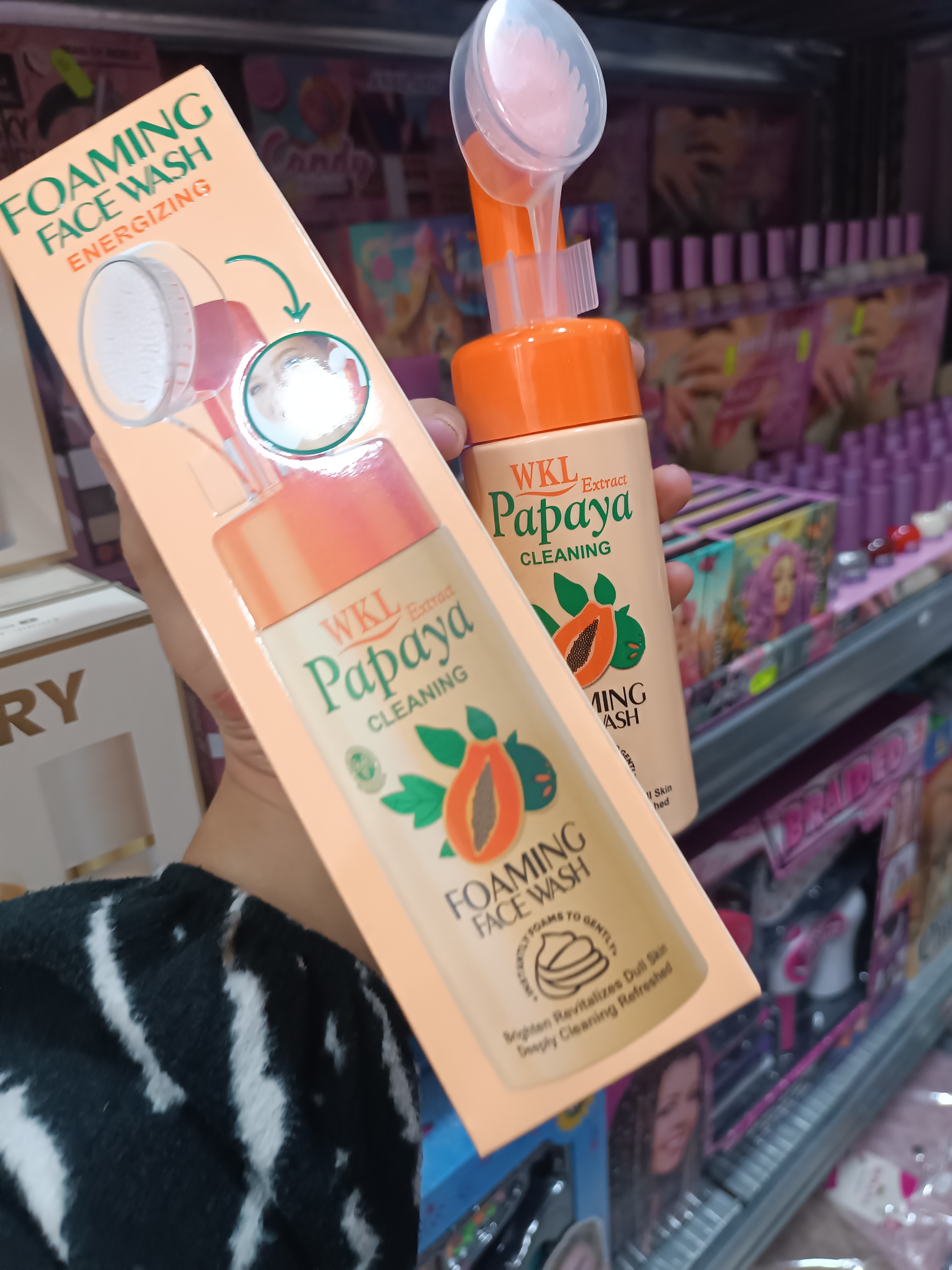 Mousse de papaye pour nettoyer la peau en profondeur et raviver son éclat naturel.